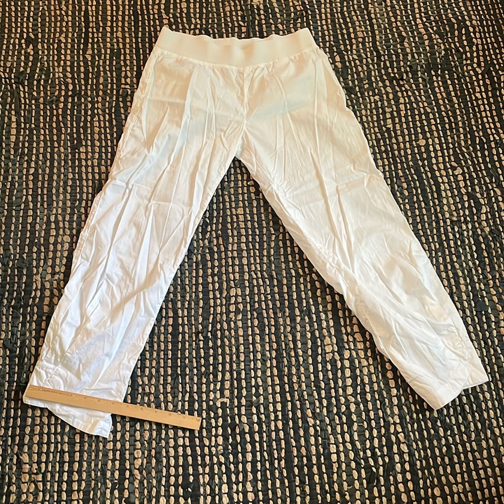 Cop Copine white peddlepushers